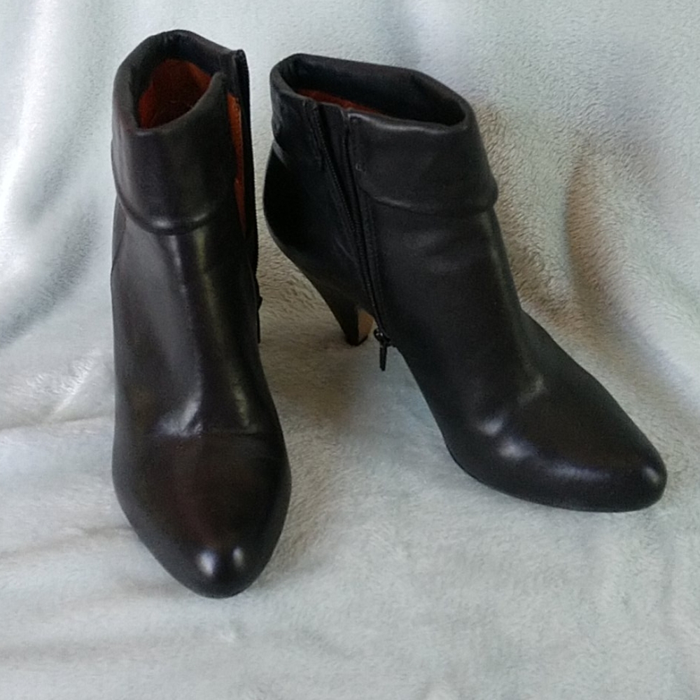 Soho lab booties